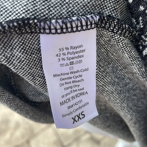 ✨LuLaRoe Black & White Printed Irma Tunic Top, NWT - Picture 6 of 8